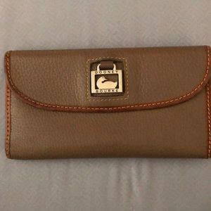 Dooney & Bourke wallet